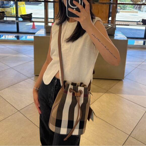 Burberry Checkered Bucket Bag NWT - Picture 9 of 9